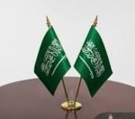 ⁦علم  المملكة العربية السعودية مكتبي صغير مجوز #985⁩ - الصورة ⁦4⁩